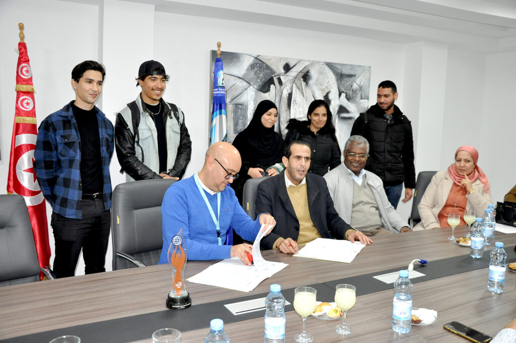 Signature d’un accord de partenariat académique à l’Université Arabe des Sciences